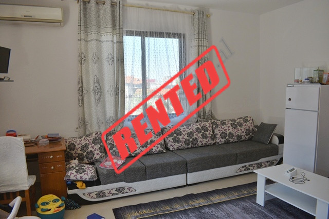 Apartament 1+1 me qira ne rrugen 3 Vellezerit Kondi prane Shkolles Vikto Hygo ne Tirane.
Pozicionoh
